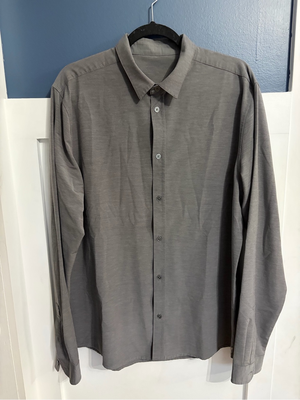 Vuori Men's Long Sleeve Bridge Button Down Fog Gray Size XL V1002
